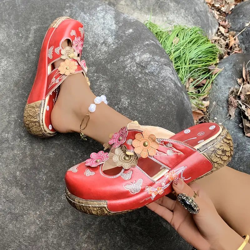 Nolene™ – Retro røde blomstersandaler i skinn