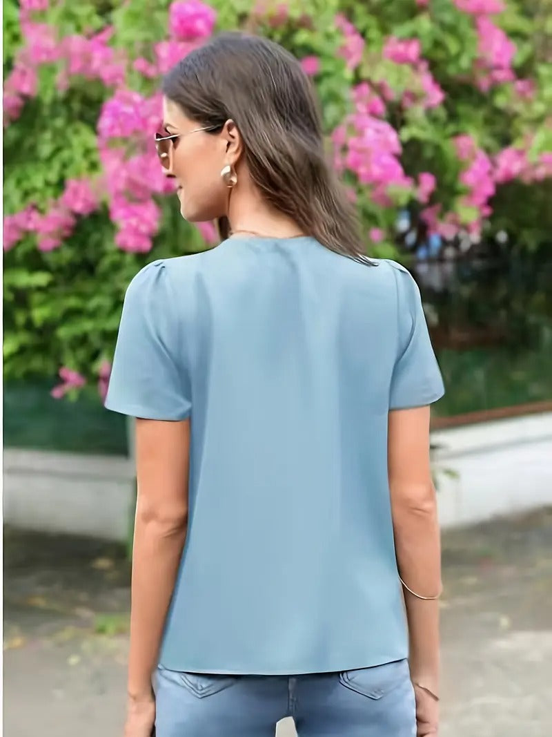 Jalia™- feminin bluse med v-hals