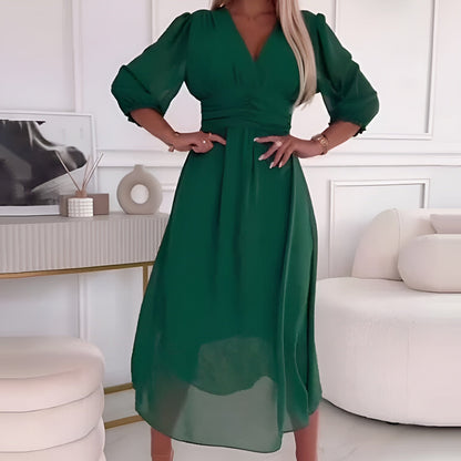 Sofia™ – Elegant omslagskjole med tidløs stil