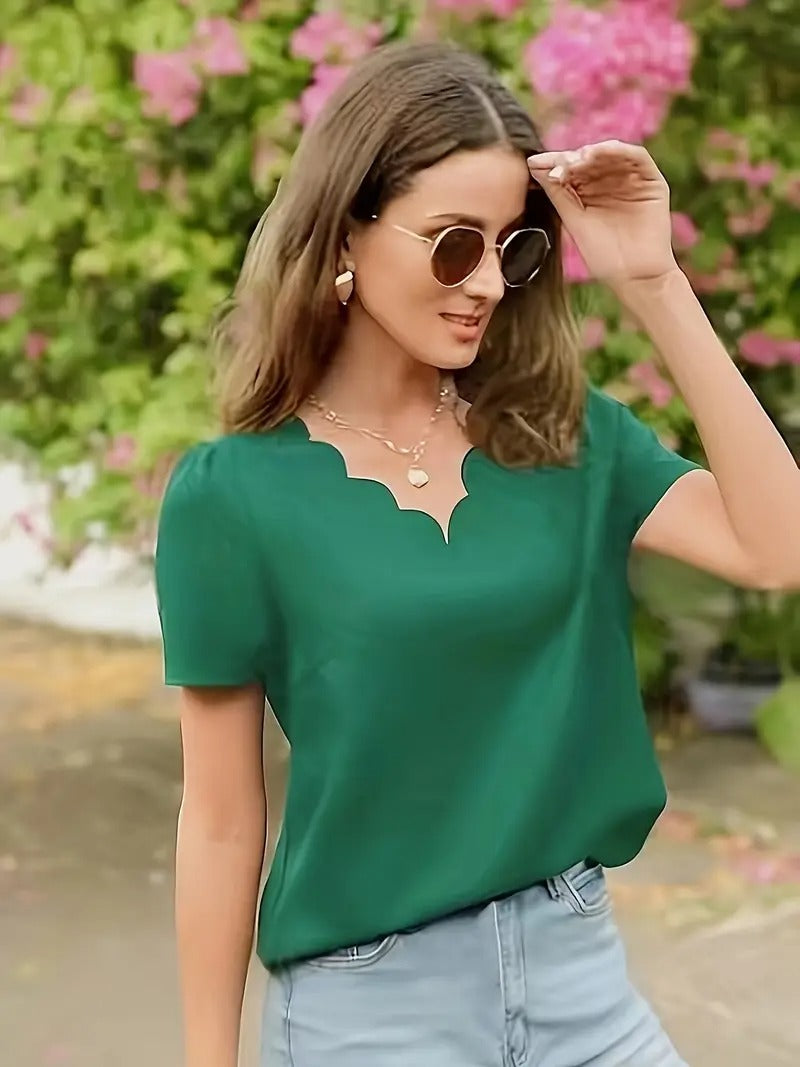 Jalia™- feminin bluse med v-hals
