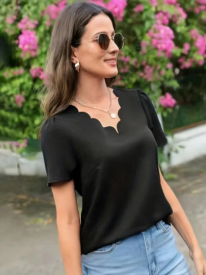 Jalia™- feminin bluse med v-hals
