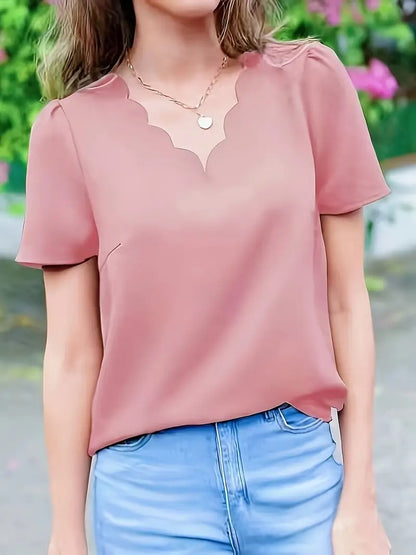 Jalia™- feminin bluse med v-hals