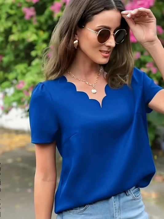 Jalia™- feminin bluse med v-hals
